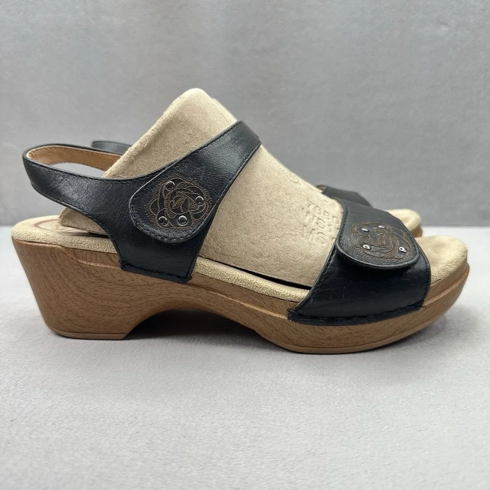Womens 8.5-9 (EU 39) Dansko Sonnet Wedge Sandals Black Leather Rose Embossed